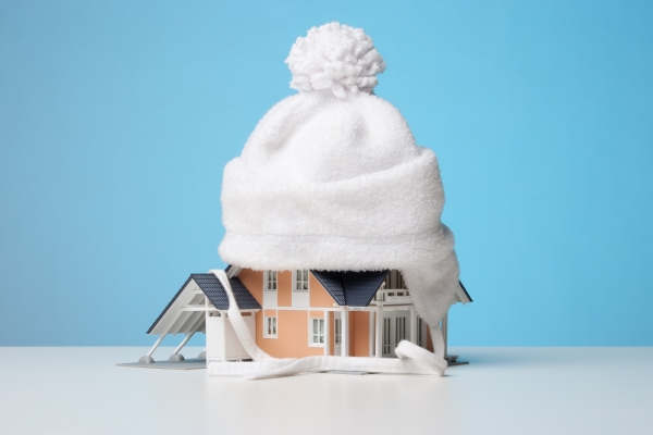 Image of a St. Louis Home Being Wrapped in Insulation